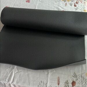 Black Yoga Mat Pro 6mm 71” Manduka new never used